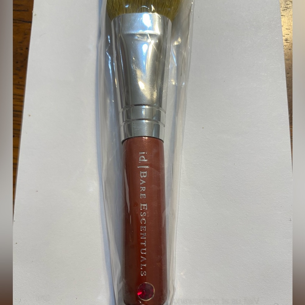 Bare Escentuals soft sweep cheek brush. New. With stone accent - Picture 2 of 3